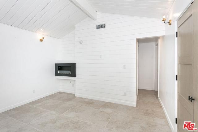 Building Photo - 16733 Oak View Dr