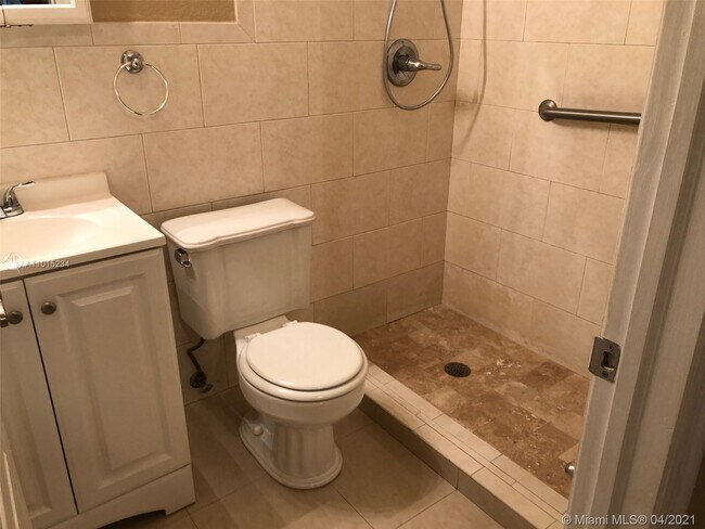 Building Photo - 17177 SW 64th Ct