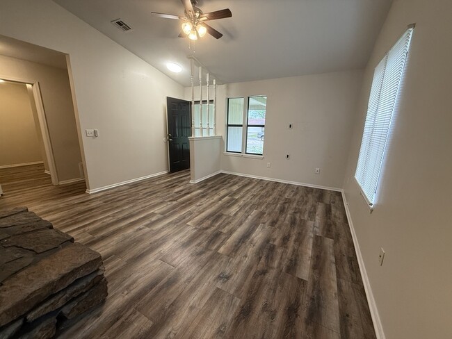 Building Photo - 1206 Whipporwill Ln