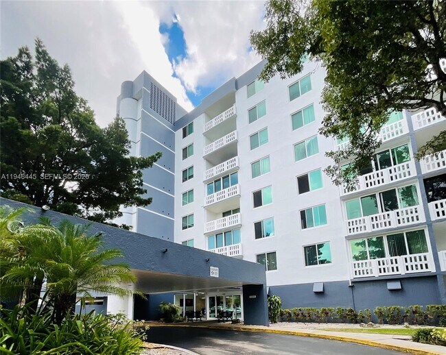 Foto del edificio - 919 Hillcrest Dr