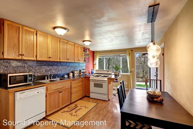 Building Photo - 4 br, 1 bath House - 5422 30th Ave SW
