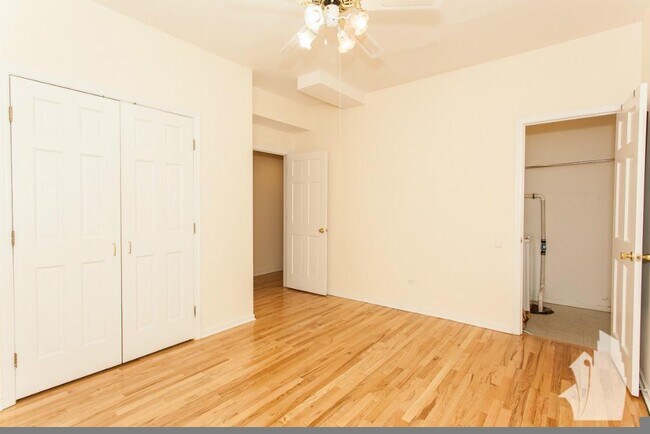 Foto del edificio - 2320 N Southport Ave