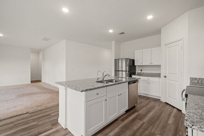Foto del edificio - 5819 Bright Keel Dr