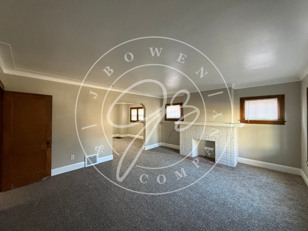 Foto del edificio - "Charming 2-Bed upper duplex in West Toledo.