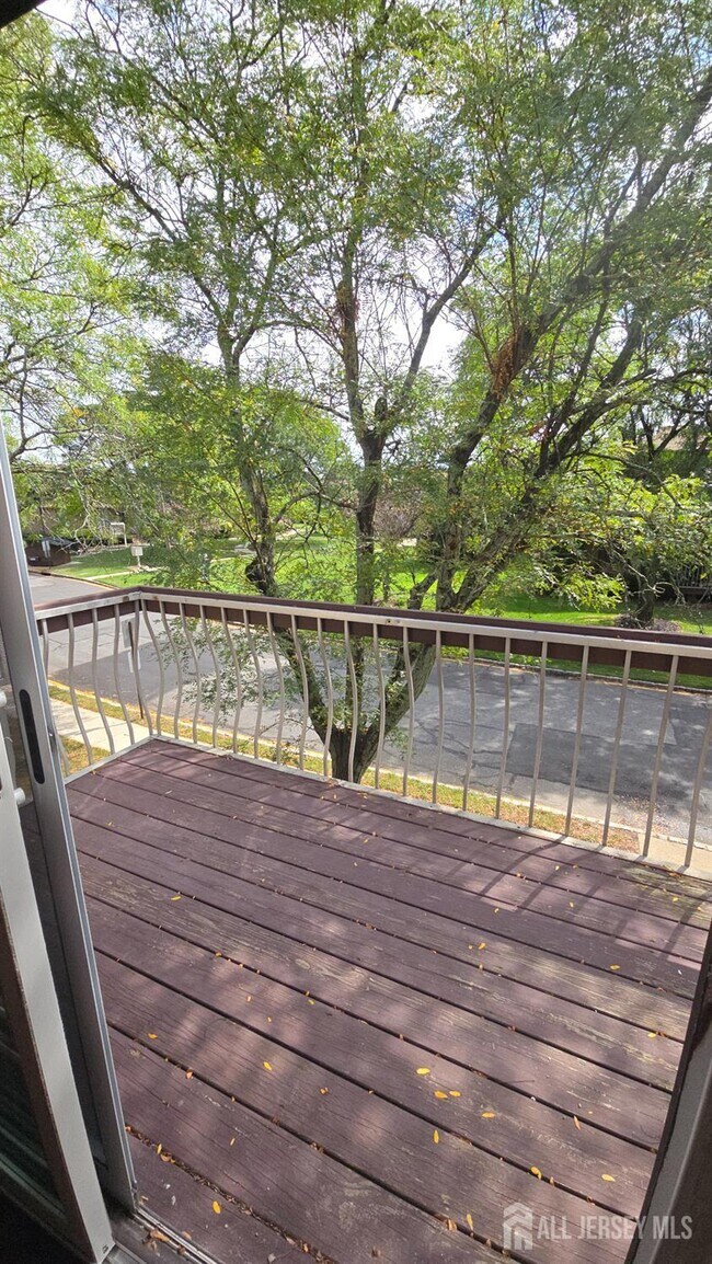Foto del edificio - 1008 N Oaks Blvd