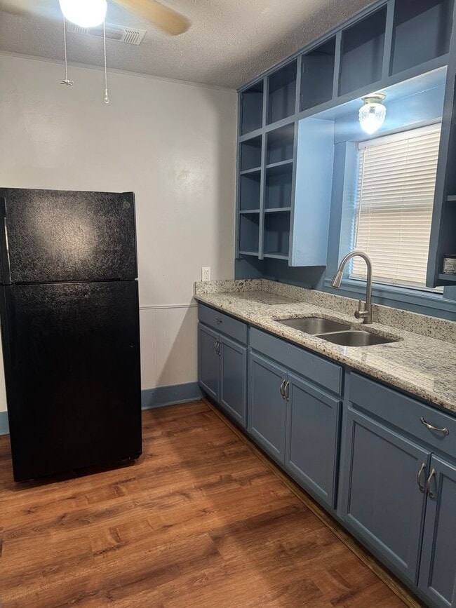 Foto del edificio - Adorable 2/1 !!! walking distance to the e...