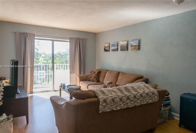 Foto del edificio - 445 SW 11th St