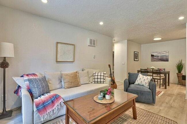 Building Photo - 3107 Golden Oaks Ln