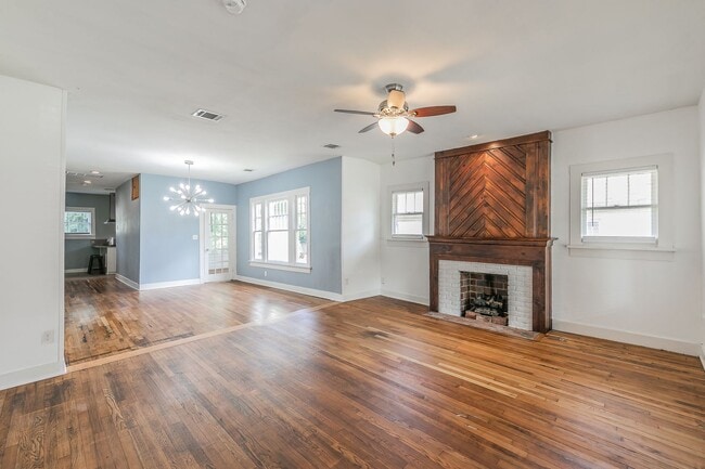 Foto del edificio - ADORABLE home in Ryan Place