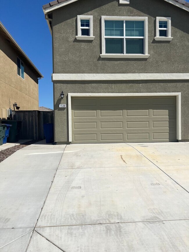 Foto del edificio - Castle Oaks Home