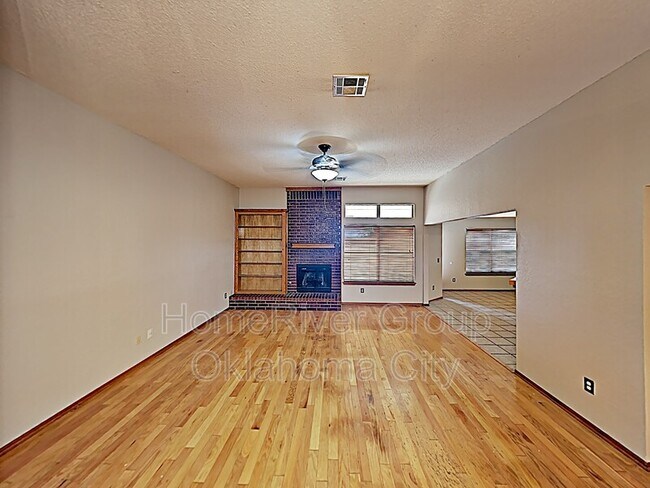 Building Photo - 17313 Valley Crst