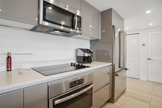 Foto del edificio - 13800 Highland Dr