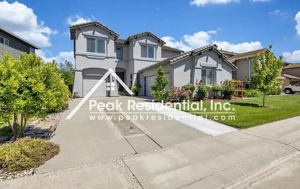 Primary Photo - Spacious 5bd/3.5 ba Elk Grove Home With Pool!