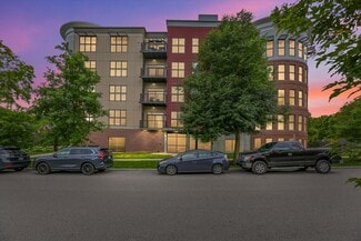 Building Photo - 218 W Kingsley St