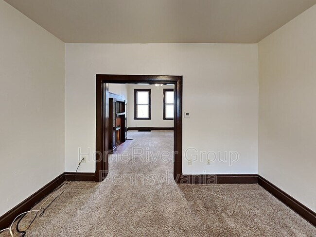 Building Photo - 711 Hampshire Ave