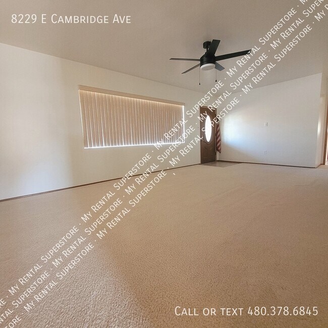 Foto del edificio - 8229 E Cambridge Ave