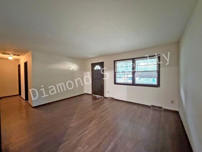 Foto del edificio - 3 Bedroom Home Located Near Sunset & Campbell