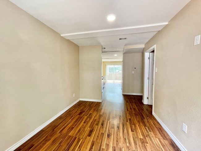 Building Photo - 1033 Rivas St