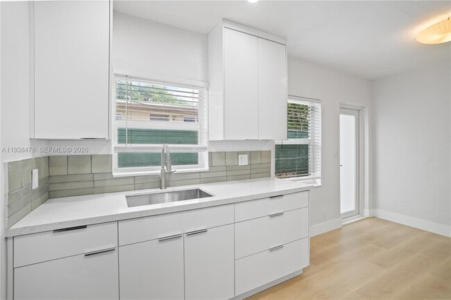 Building Photo - 550 NE 68th St