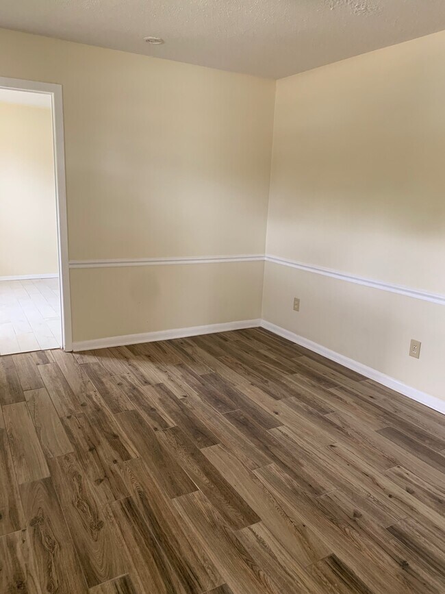 Building Photo - Quite central located home 3 Bedroom 1 Bat...