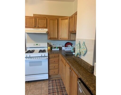 Primary Photo - 116 Berkshire St