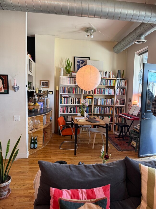 dining room 2 - 1906 N Hermitage Ave