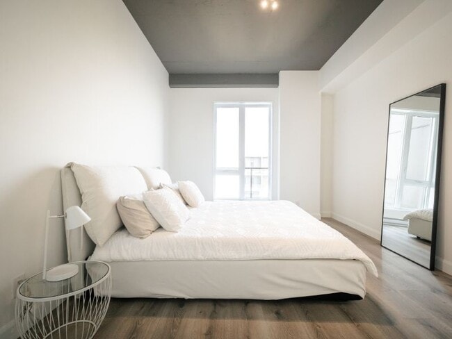 Building Photo - L'Aventura