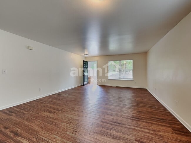 Foto del edificio - 102 Lake Bridge Ct