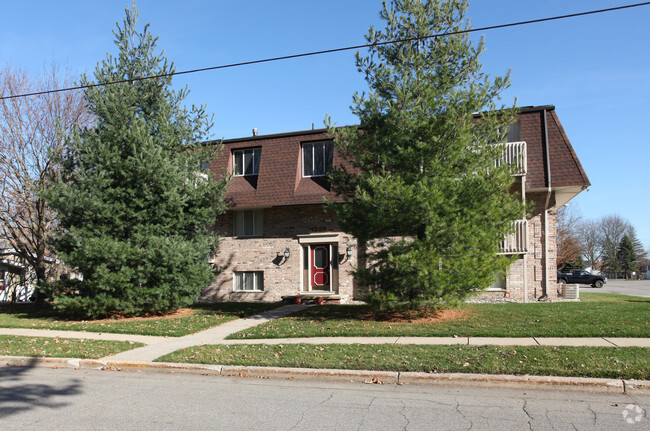 Building Photo - Whispering Pines Apartments