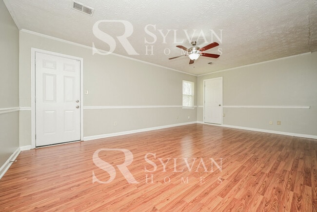 Building Photo - The living is easy in this 3 bedroom, 2 bathroom home