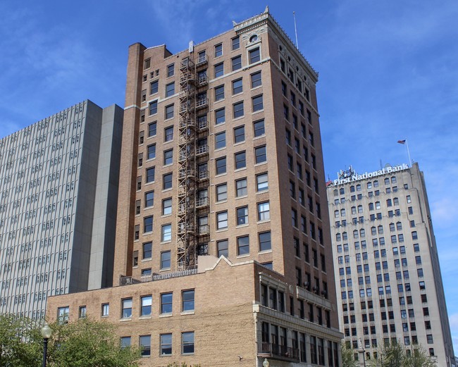 Building Photo - Realty Tower Apartments