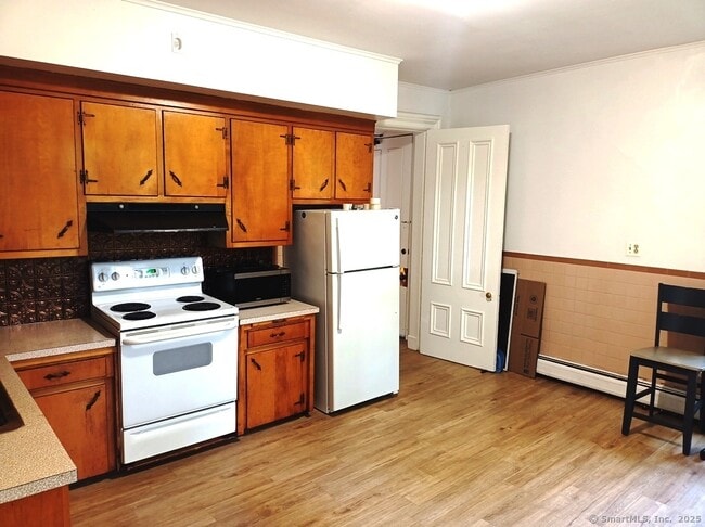 Building Photo - 68 Pleasant St