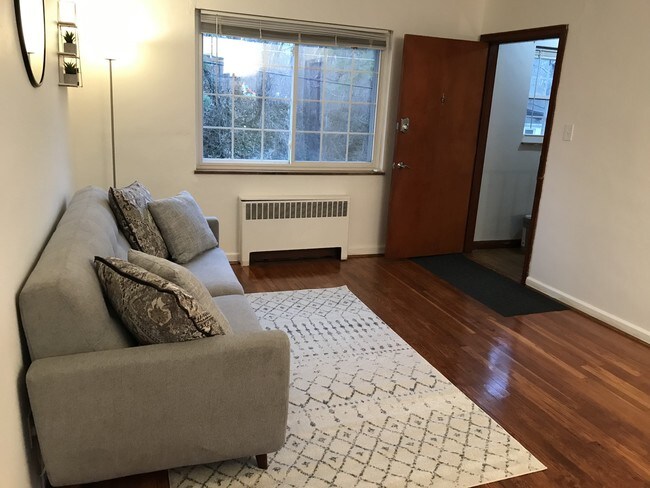Building Photo - 3512 Hazelwood Avenue, Unit 3