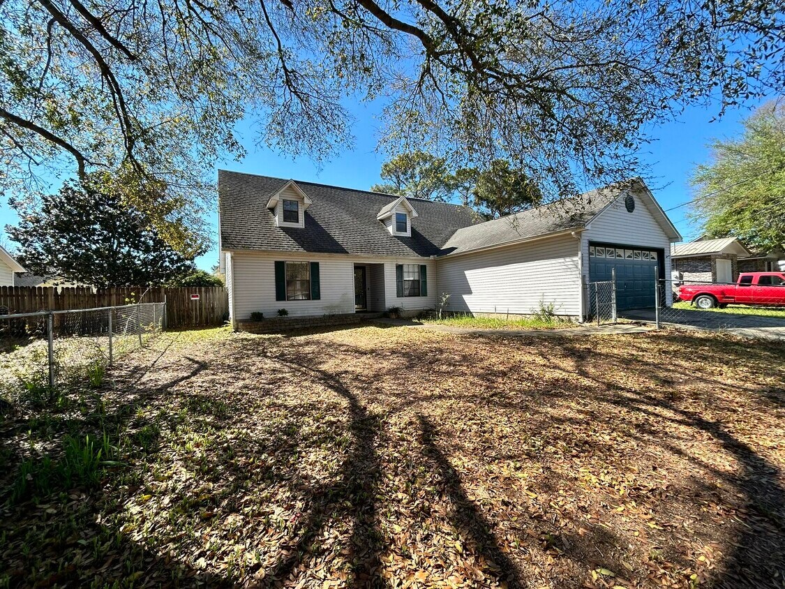 Foto principal - 305 Green Oak Dr