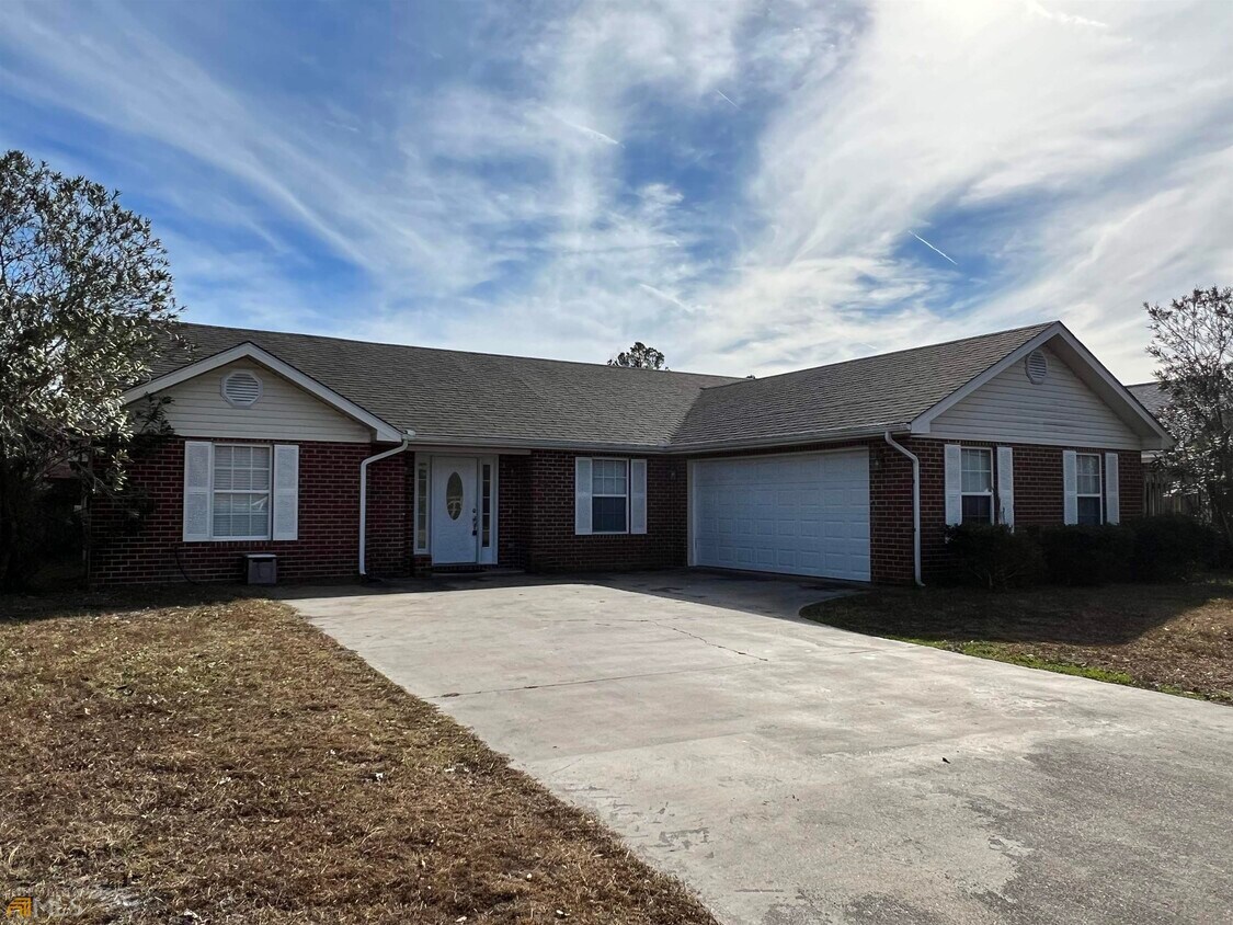 Primary Photo - 167 Silver Fox Dr