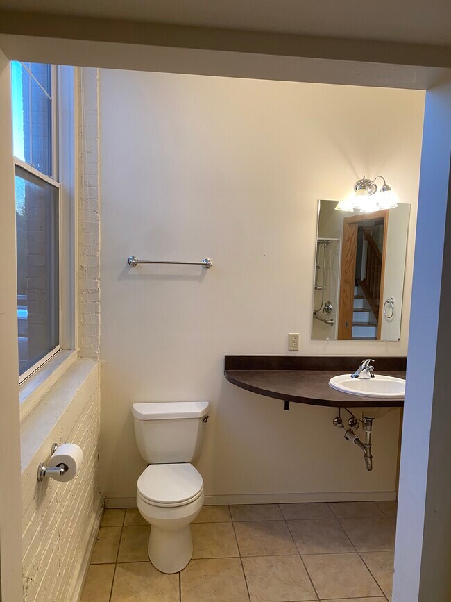 Lower Bath - 1331 Alabama Ave