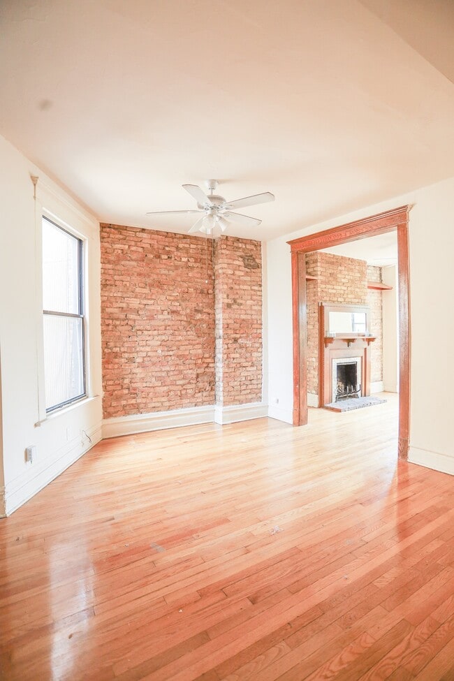 Building Photo - 840 W Cornelia Ave