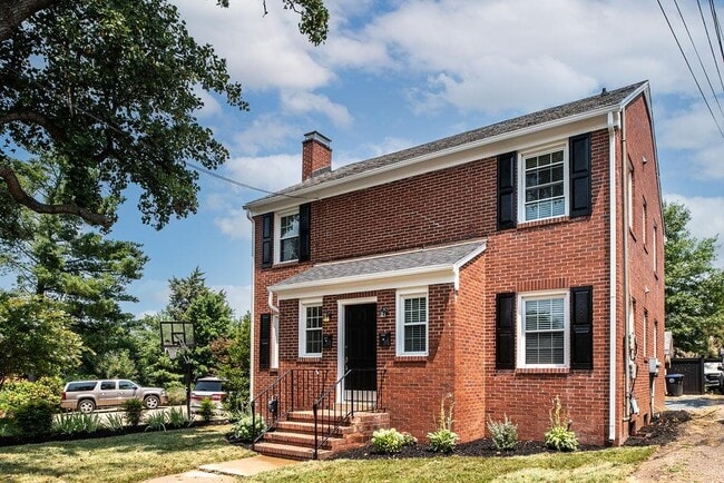 Building Photo - 819 Weedon St