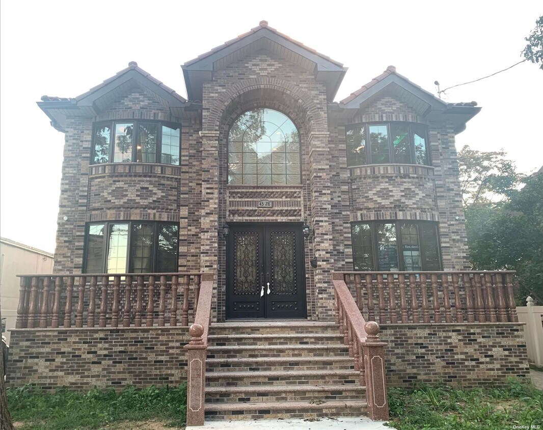 Foto principal - 43-28-43220 220th St