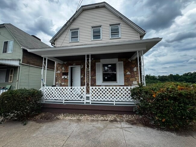 Comfortable 3BR Home in Munhall - Comfortable 3BR Home in Munhall