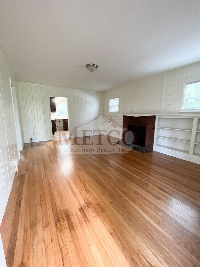Building Photo - Updated 2 Bedroom home in Eugene