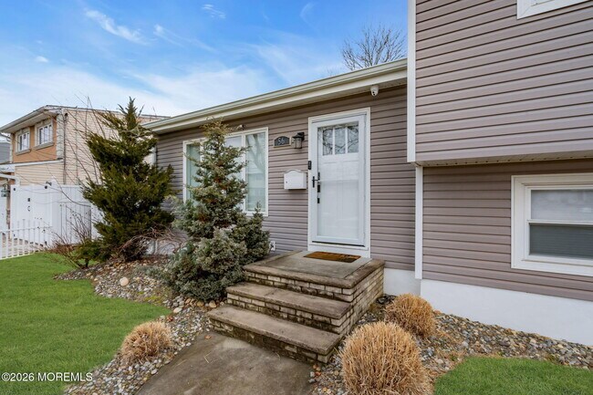 Building Photo - 56 Grace Dr