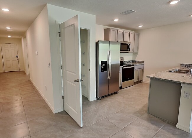 Foto del edificio - 246 W Twisted Oaks Dr