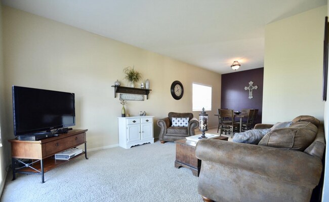 Building Photo - 5 Bedroom With 6th Non-Conforming In Stone...