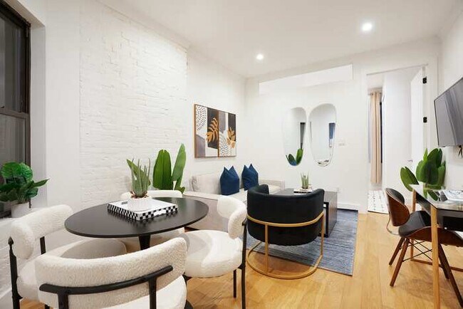 Building Photo - 1290-13 Newly Renovated 2 Bedrooms in UES