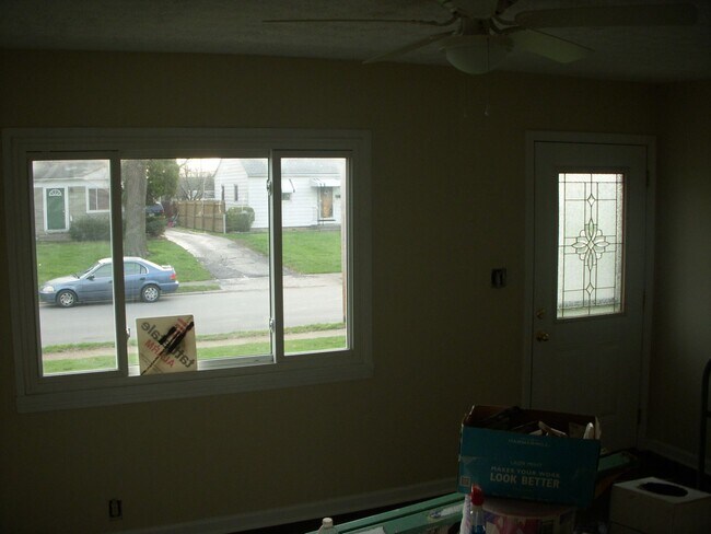 Building Photo - **REMODELED 2-BEDROOM HOUSE!**