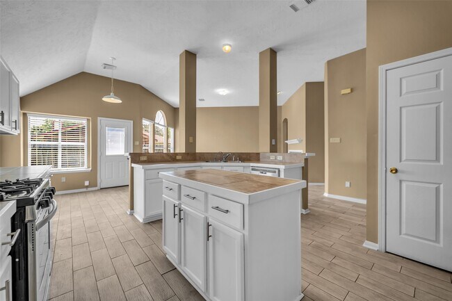 Building Photo - 1046 Willersley Ln