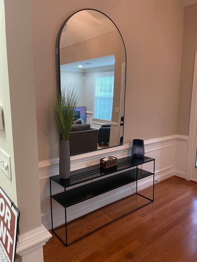 Building Photo - 837 Mayo Ln