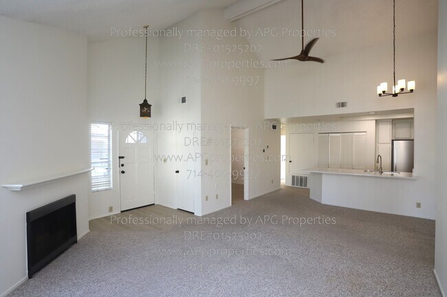 Foto del edificio - 10401 Garden Grove Blvd