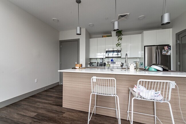 Foto del edificio - 408 Mystic Ave